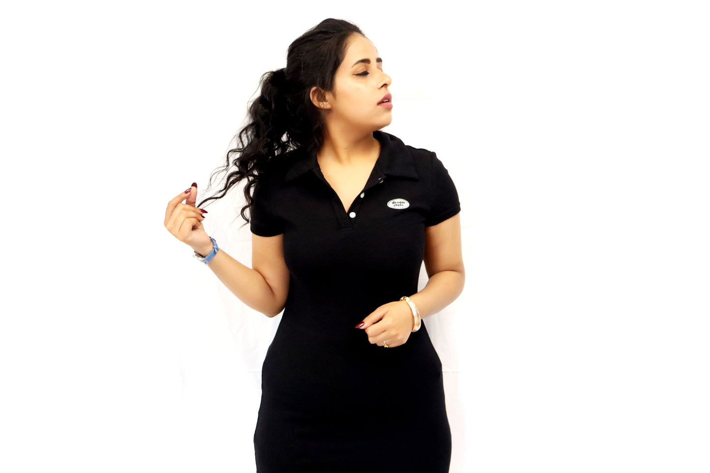 Black curvy black dress