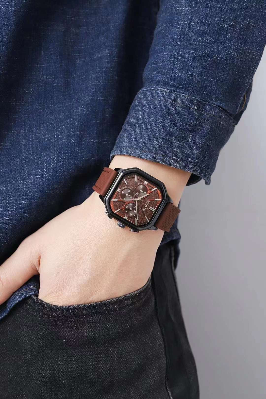 Flexible silicone strap wrist watch
