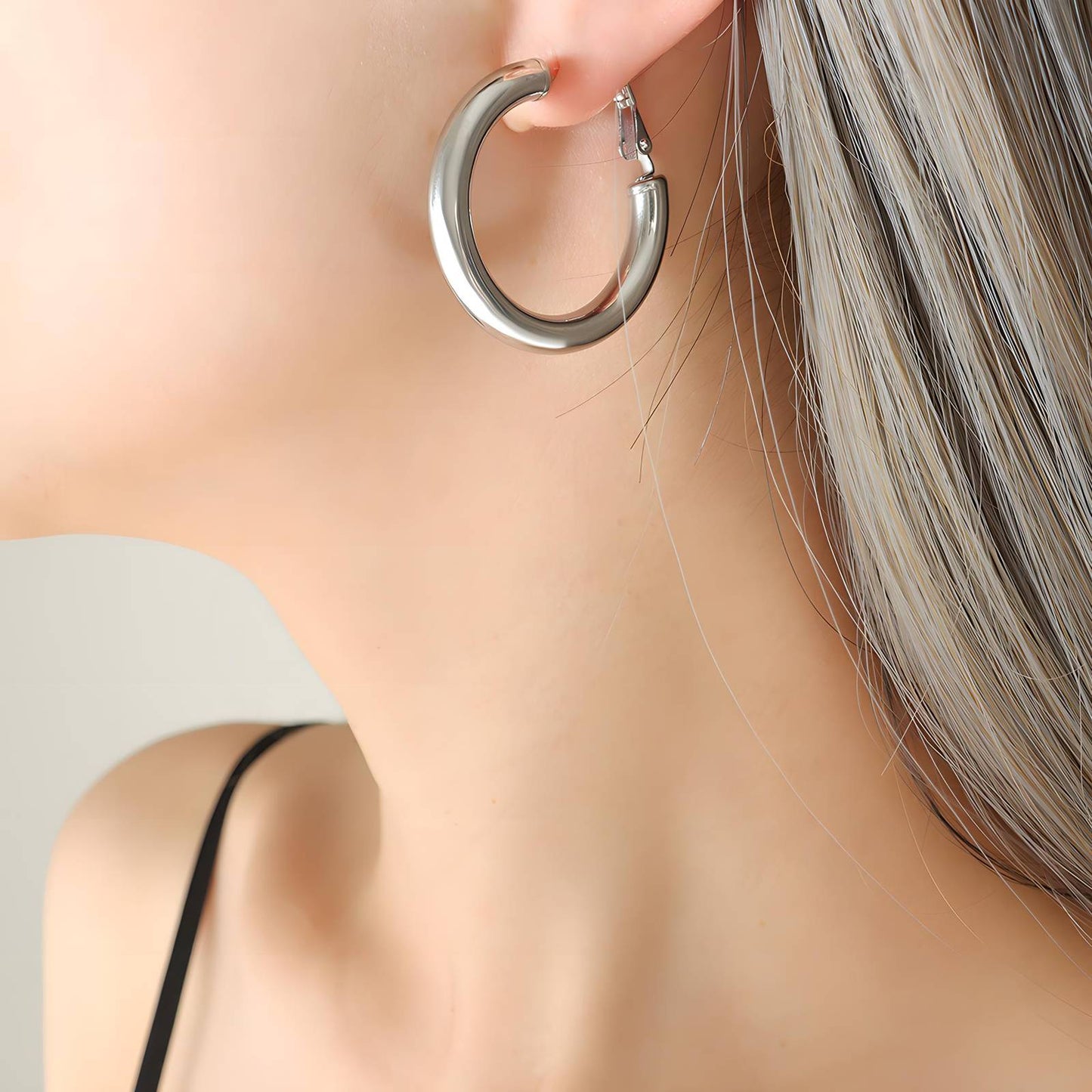 Stainless steel earrings, Intensity