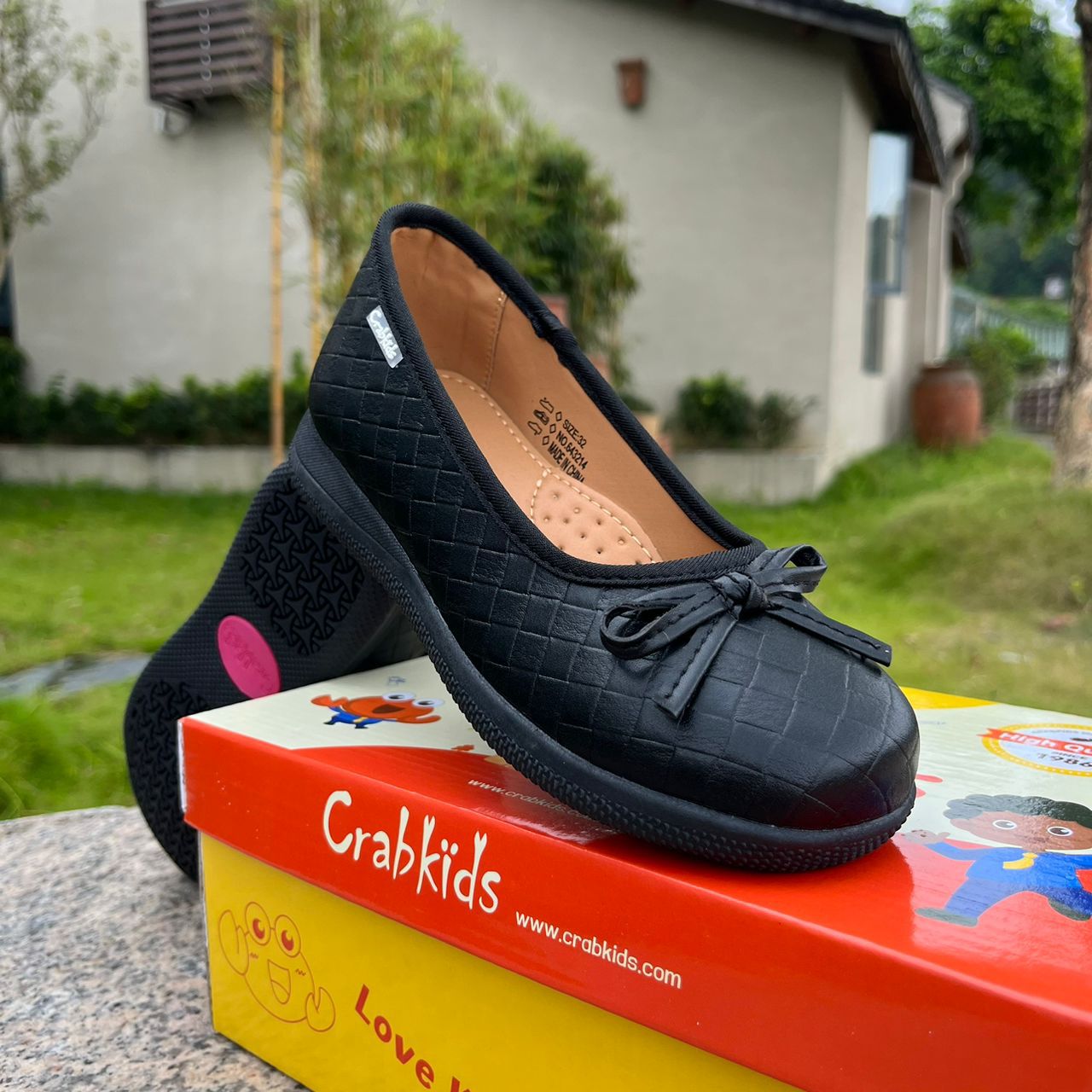 Crabkids girls school shoe