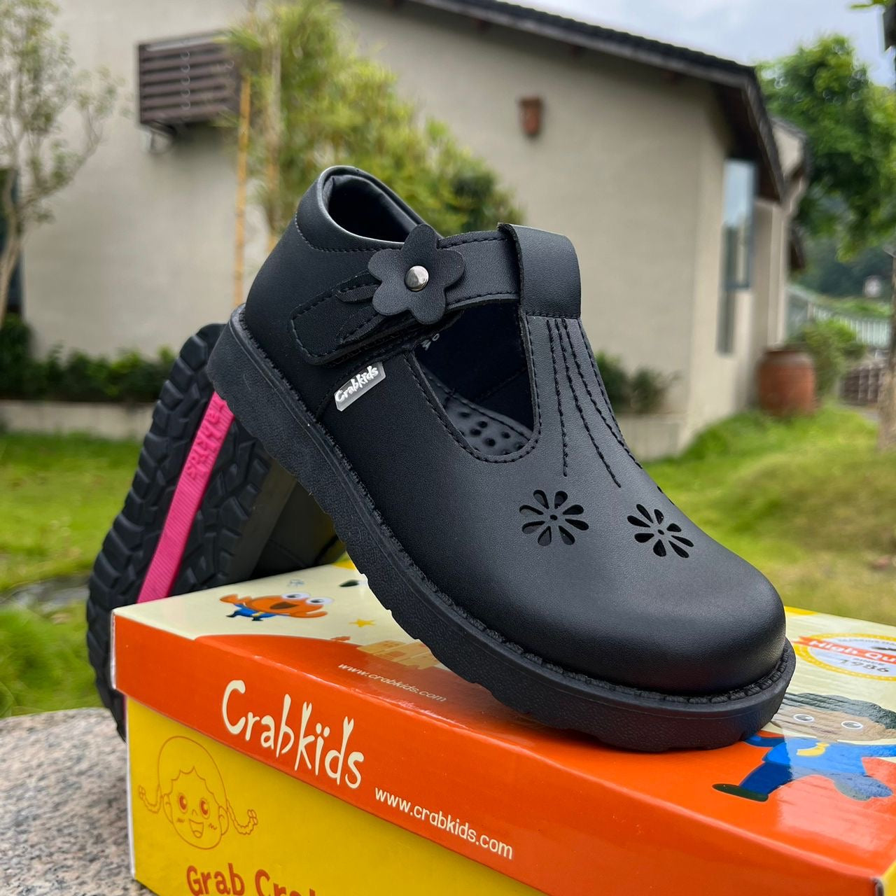 Crabkids girls school shoe