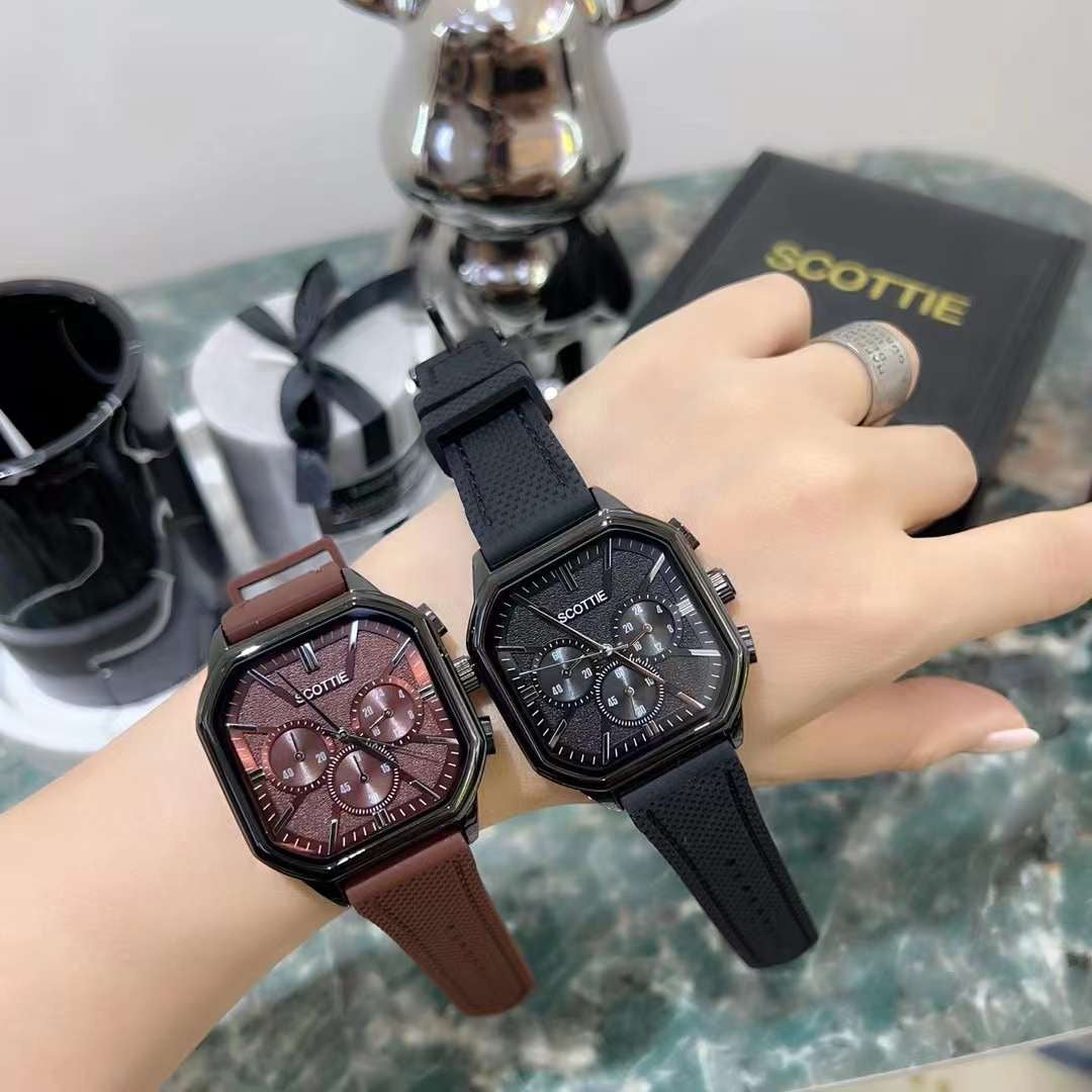 Flexible silicone strap wrist watch